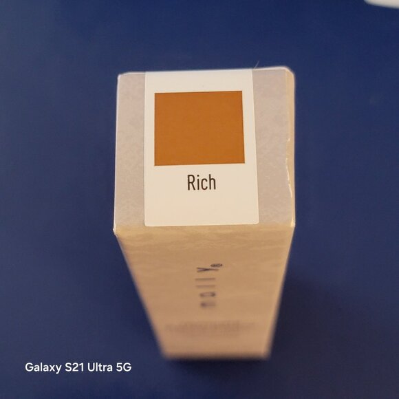 8 Piece Mally Makeup Cosmetics Bundle Lot in a Gift Box - Picture 7 of 15